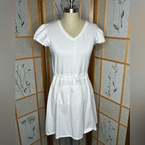 Spa id tunic featuring draw string waist, kangaroo pockets. 100% cotton Size S